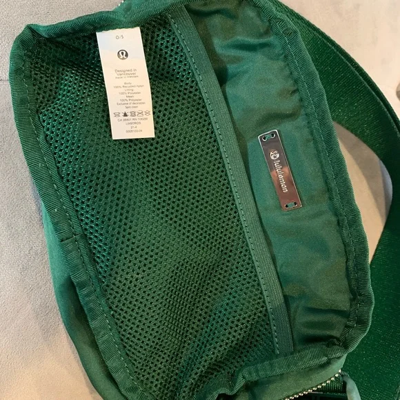 Lululemon Everywhere Belt Bag Everglade Green OG Original - Picture 8 of 11